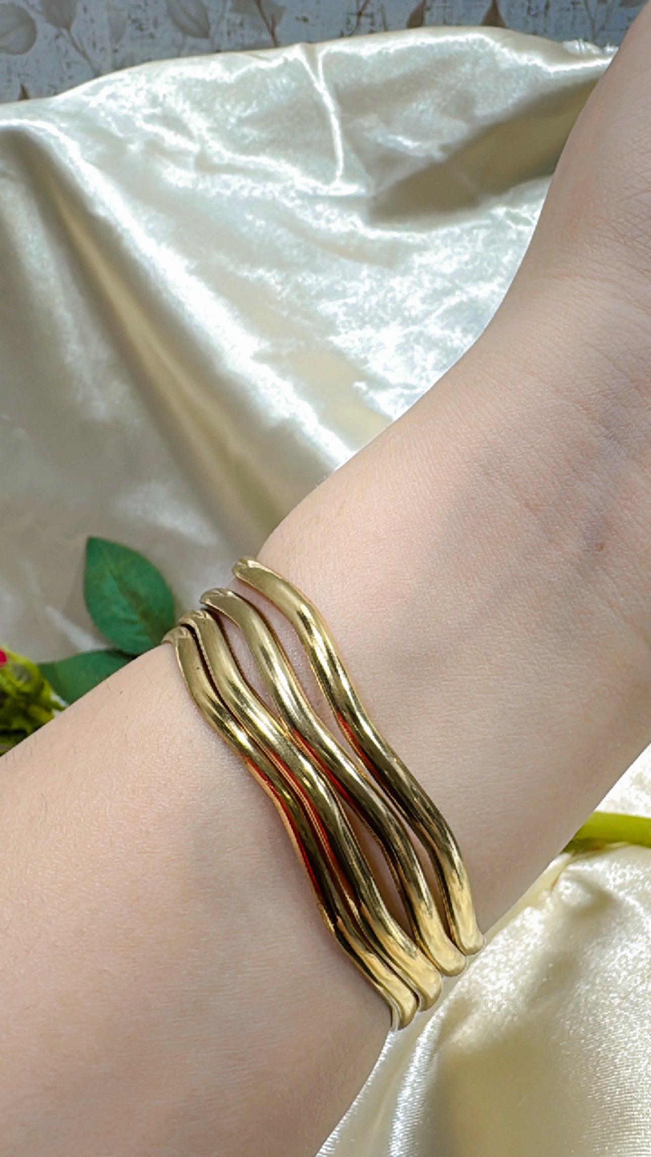 Zigzag bangles (set of 4)