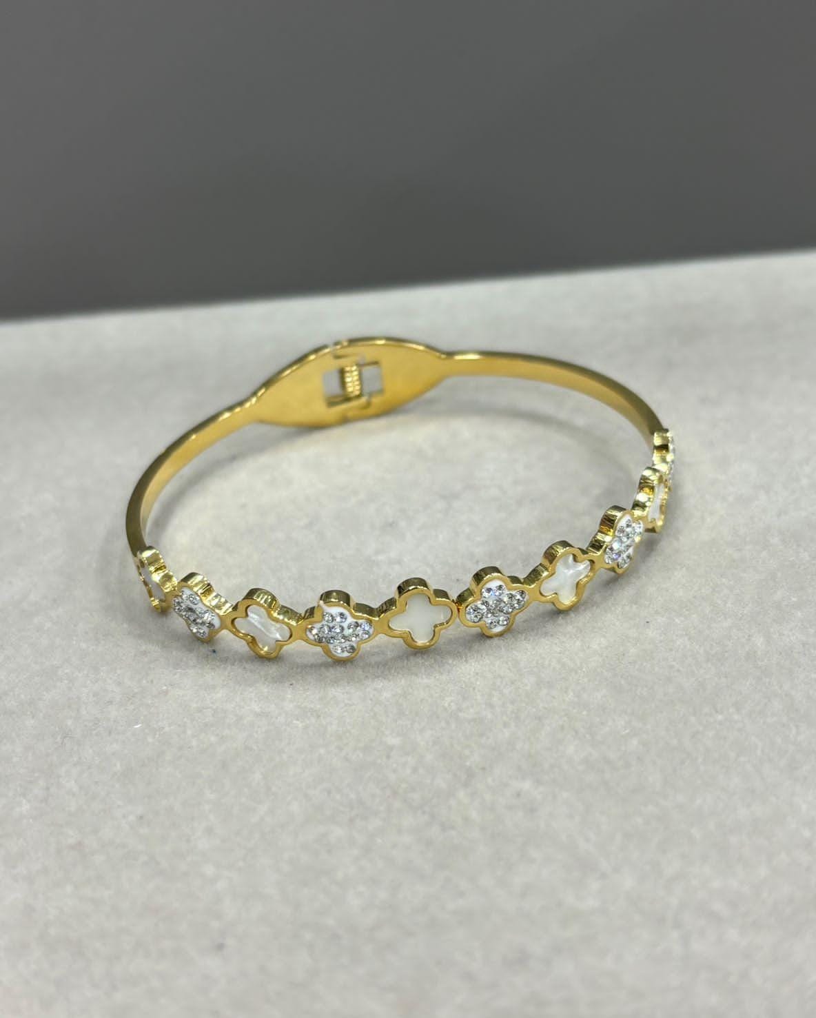 Sleek Clover Bracelet