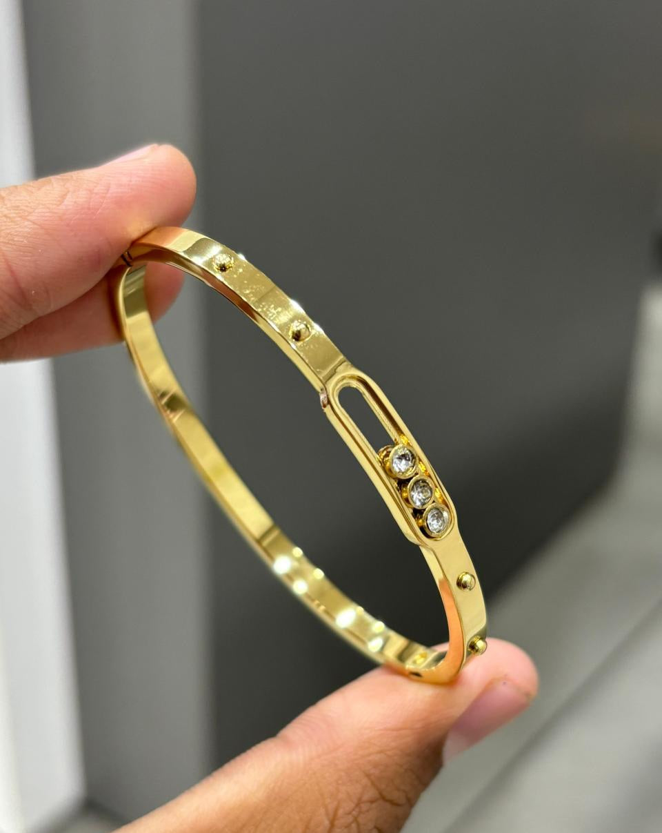 Moving stone bracelet