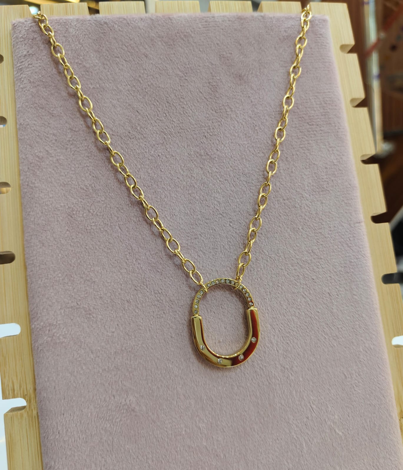 Lock pendant chain