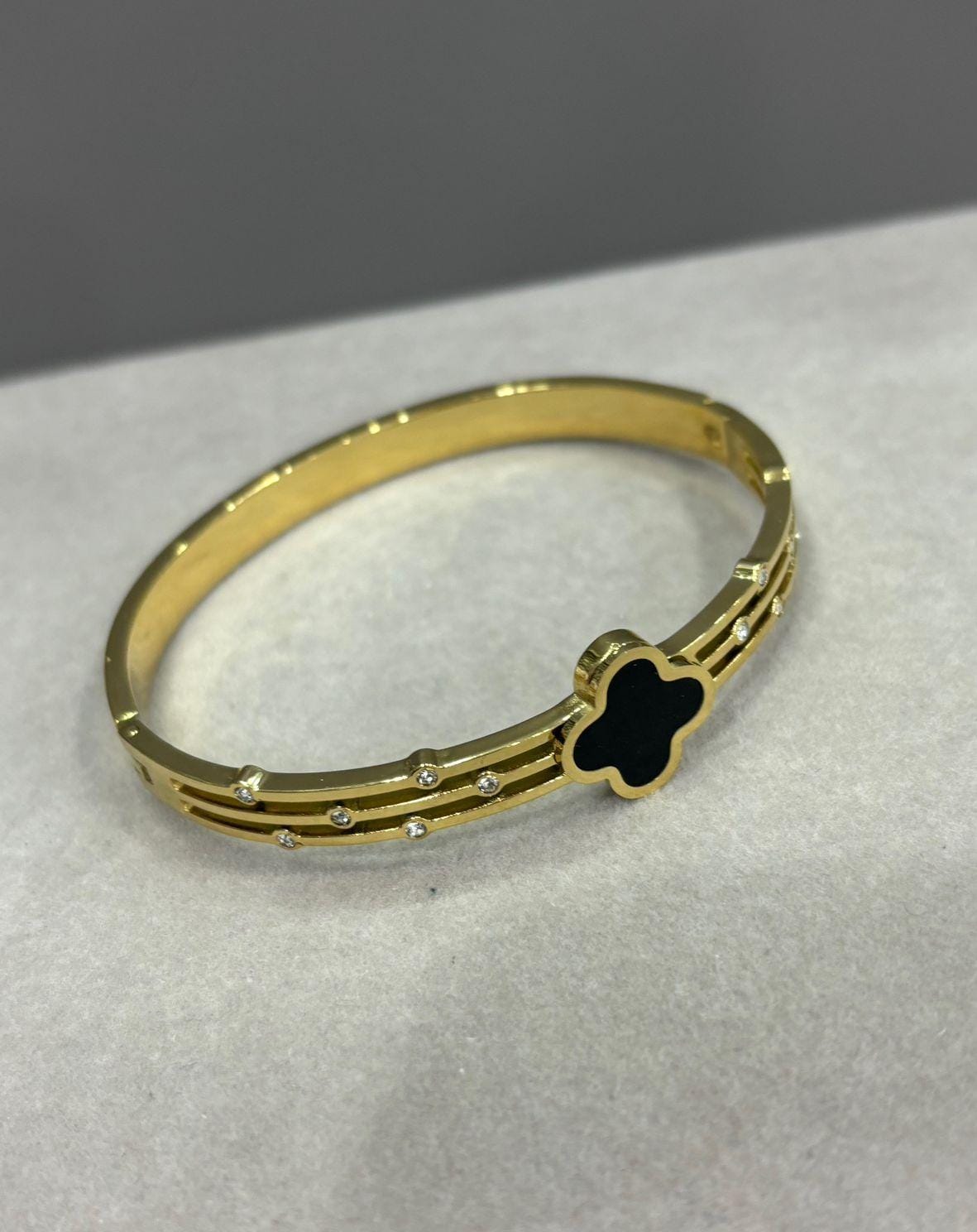 Clover Stone Bracelet