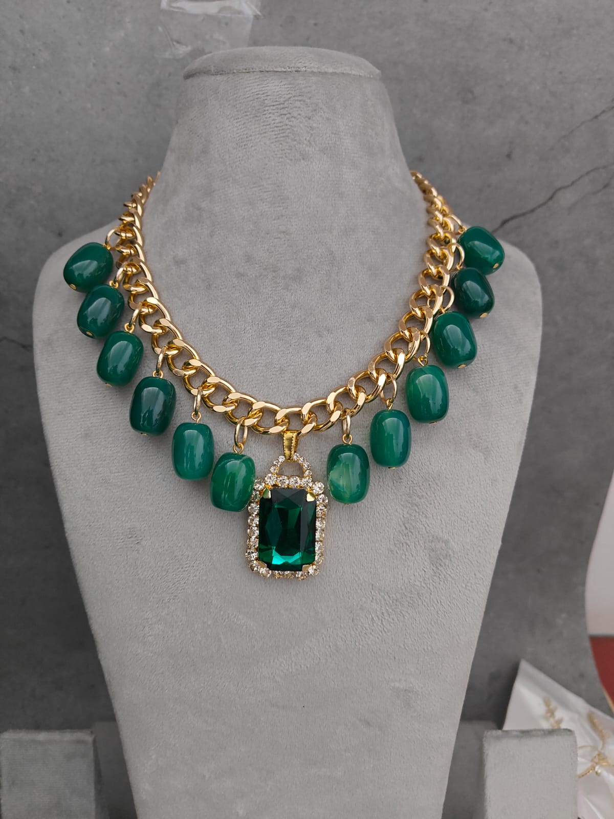 Emrald Green choker