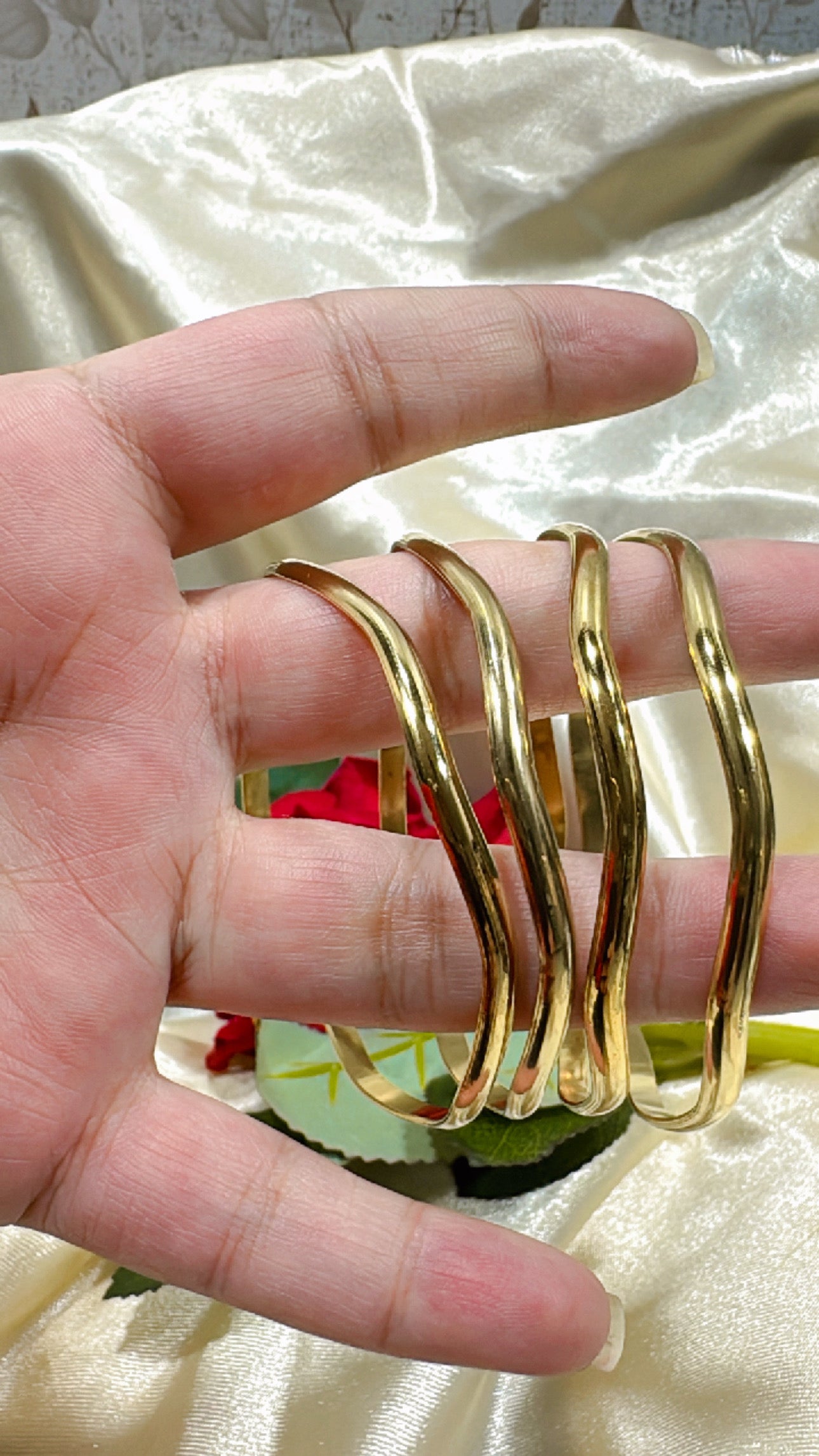 Zigzag bangles (set of 4)