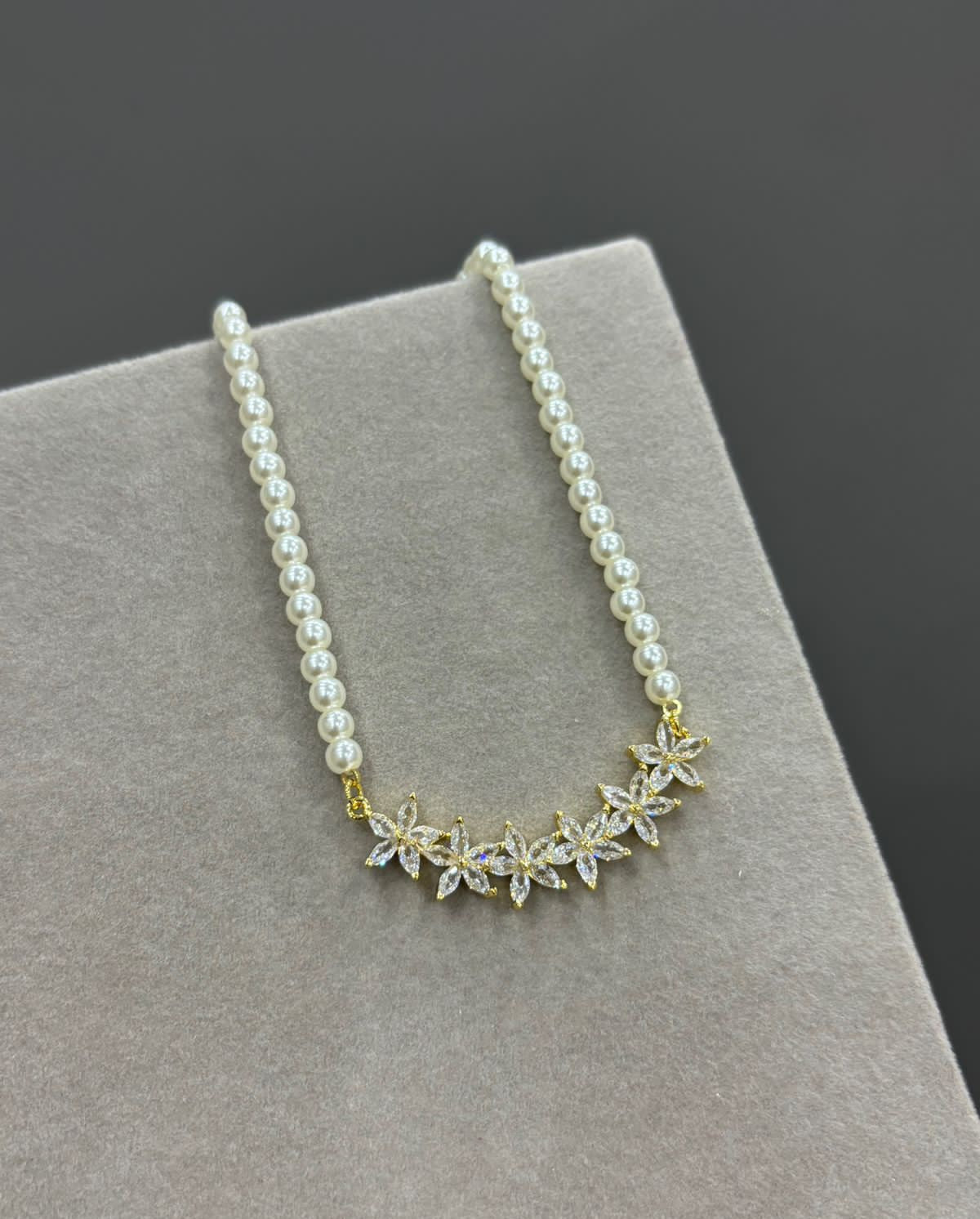 Floral pearl Necklace