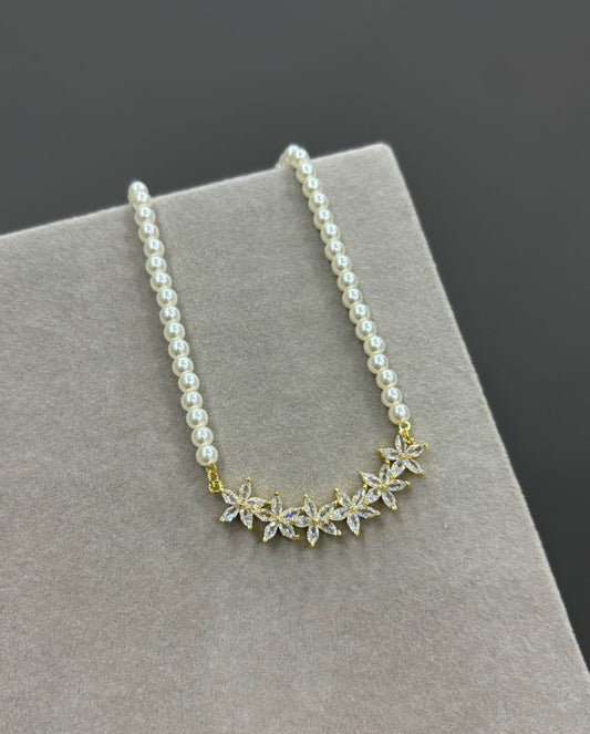 Floral pearl Necklace