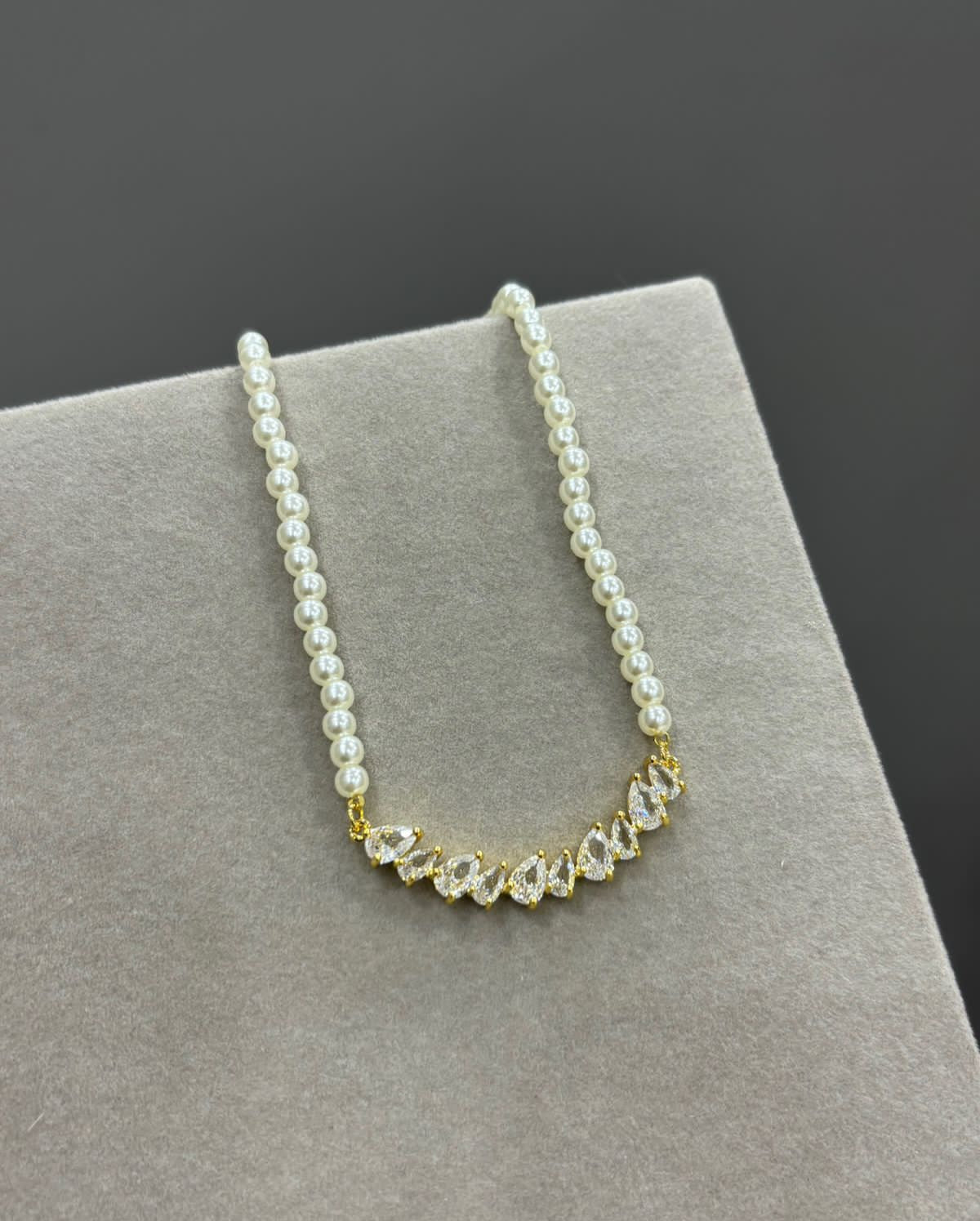 Stone Pearl necklace